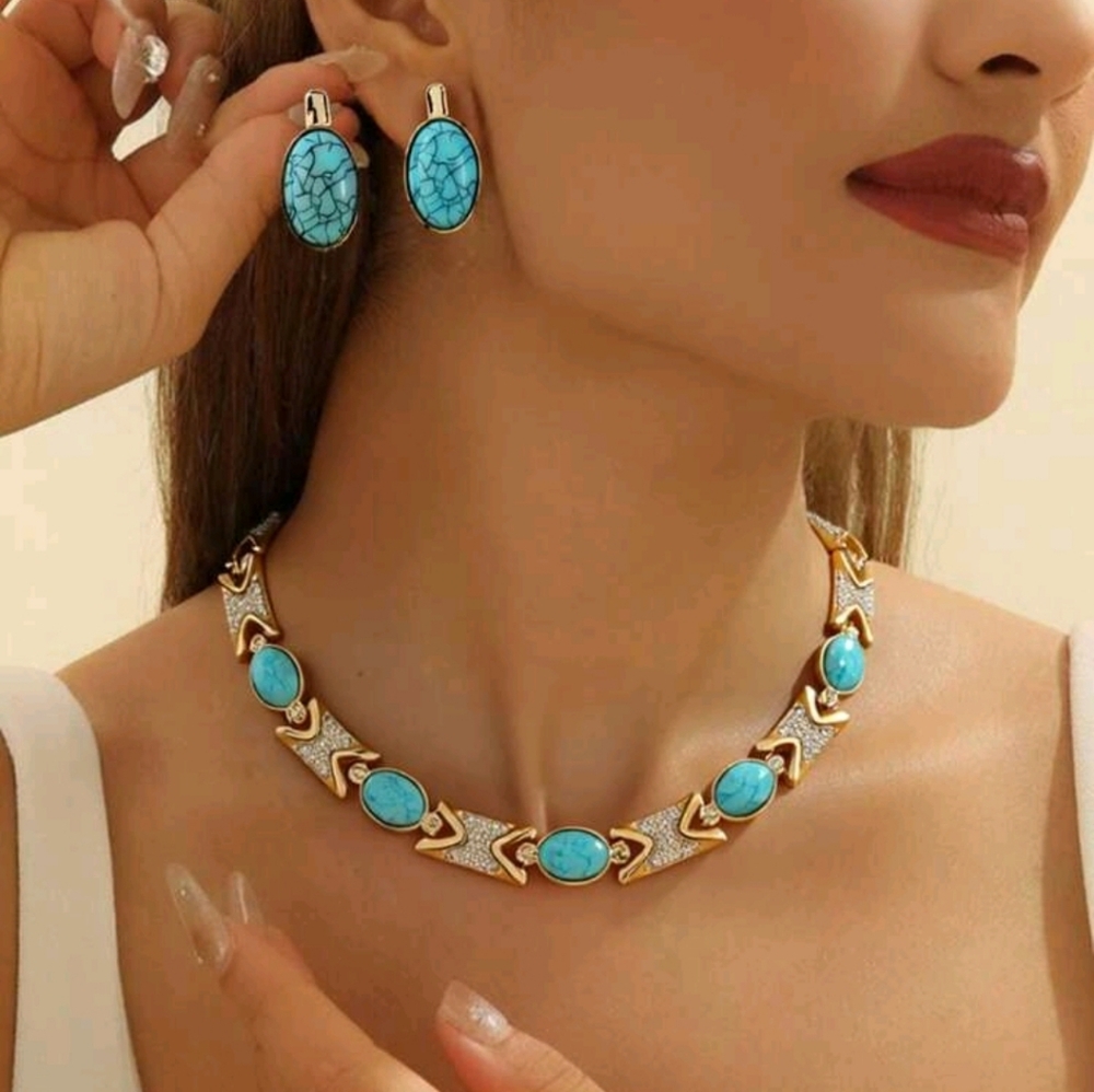 BRAND NEW ** Gorgeous Necklace Set